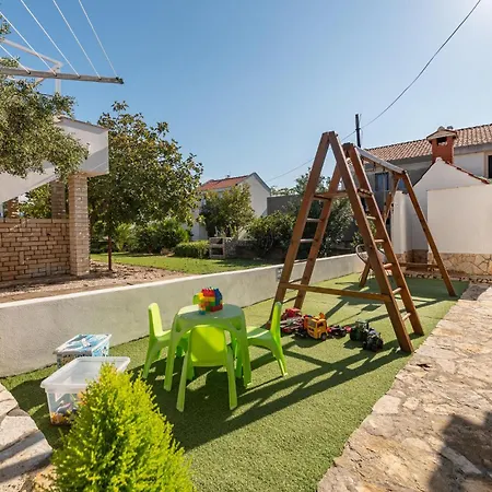 2 Bedroom Lovely In Povljana