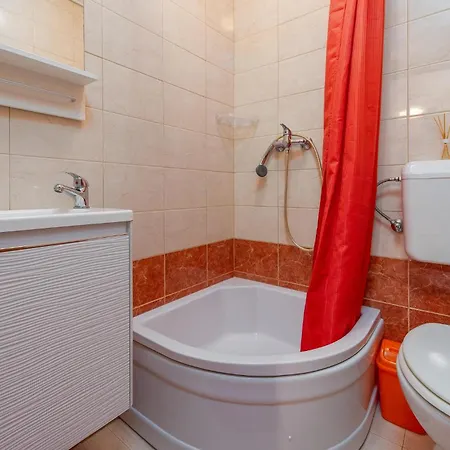 2 Bedroom Lovely In