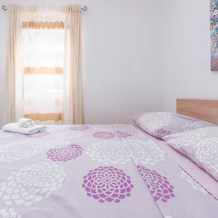 2 Bedroom Lovely In Διαμέρισμα *