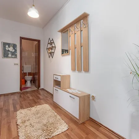 2 Bedroom Lovely In Διαμέρισμα